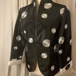 Woman’s Blazer (Universal) black/White Size Medium